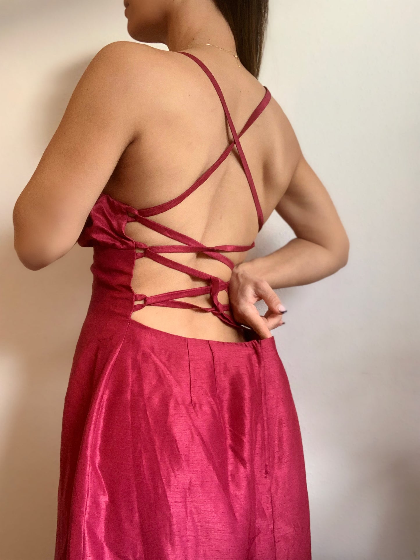 Robe longue dos nu en soie sauvage rouge - L