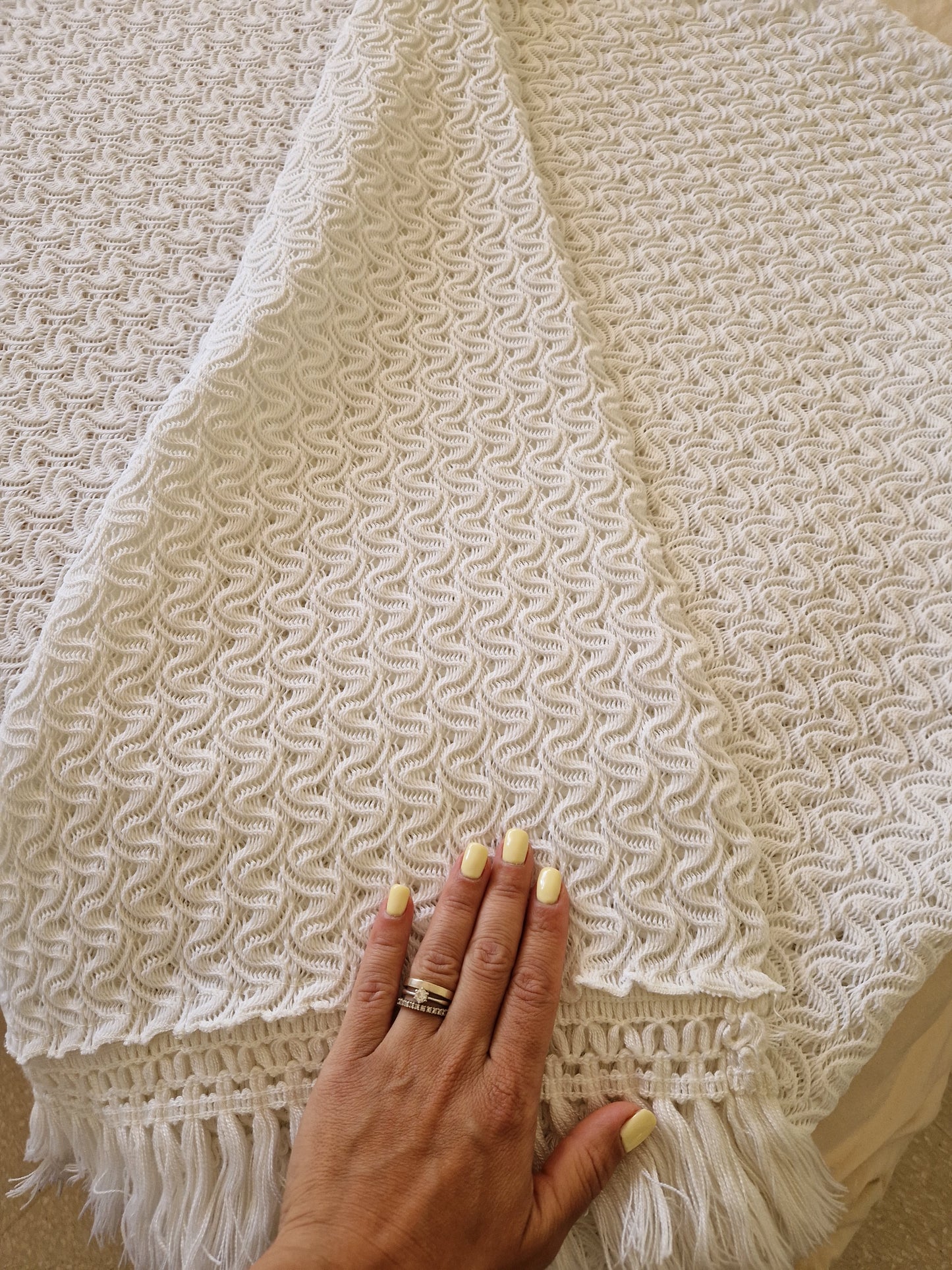 Funda de edredón vintage de crochet en color blanco roto