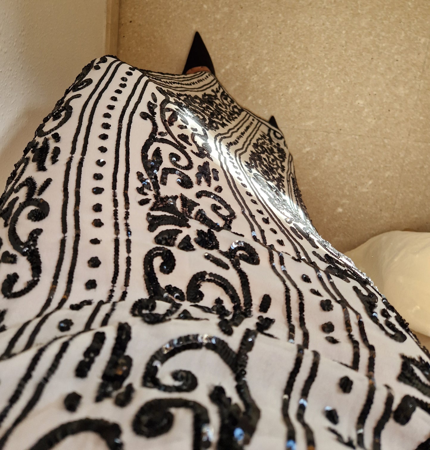 Robe longue en soie et sequins en noir et blanc Taille M
