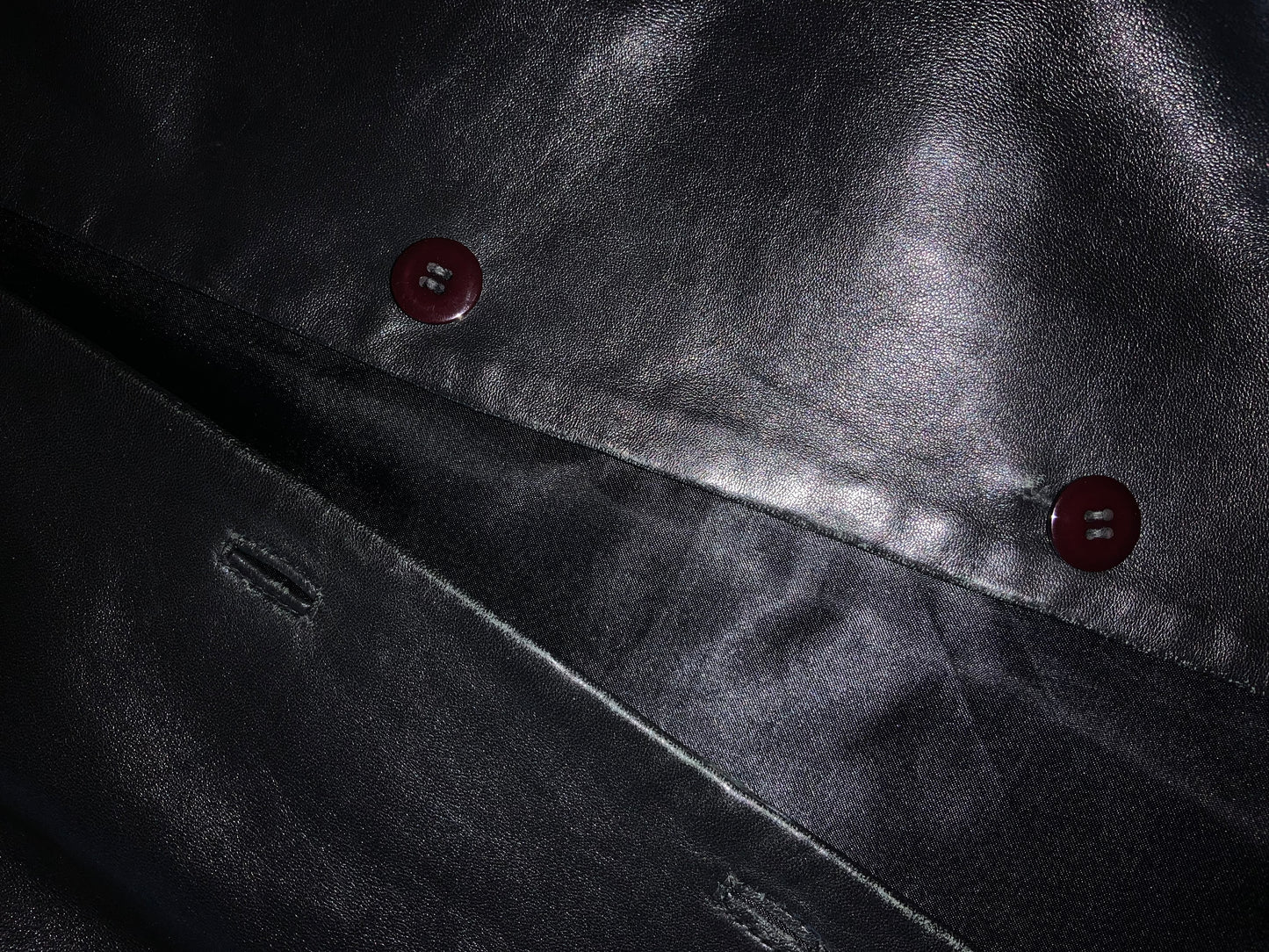 Blazer boutonné en cuir noir - L