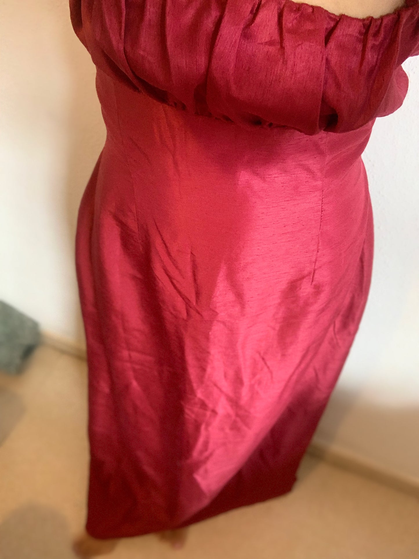 Robe longue dos nu en soie sauvage rouge - L