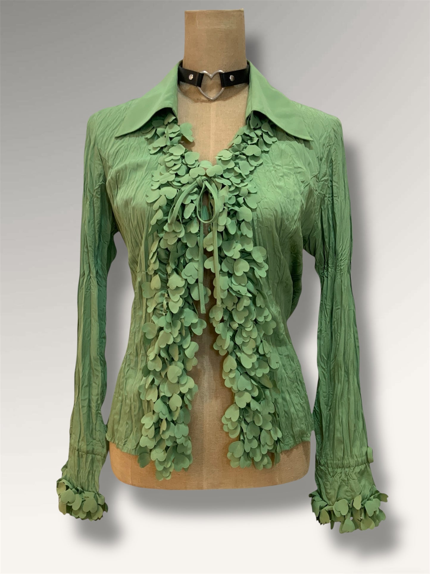 Jabot shirt in light green - M