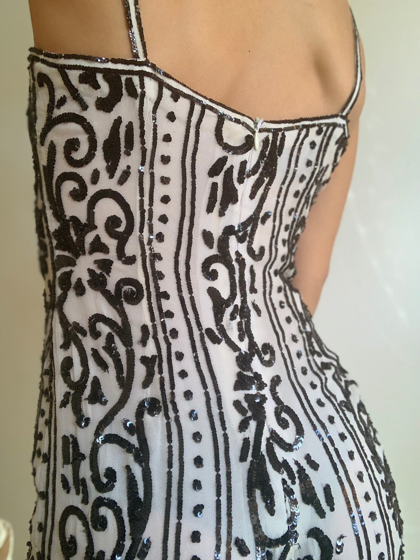 Robe longue en soie et sequins en noir et blanc Taille M