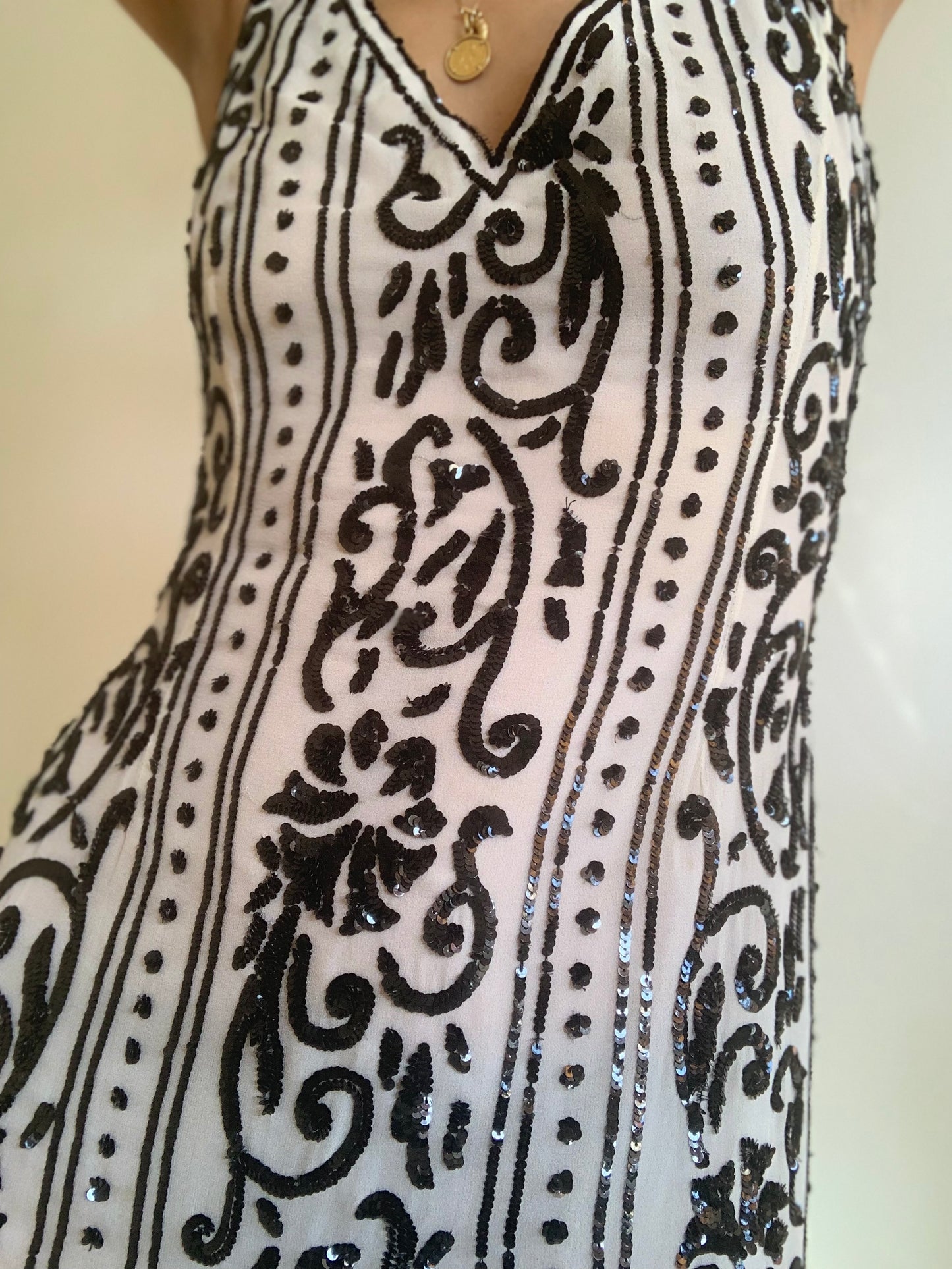 Robe longue en soie et sequins en noir et blanc Taille M