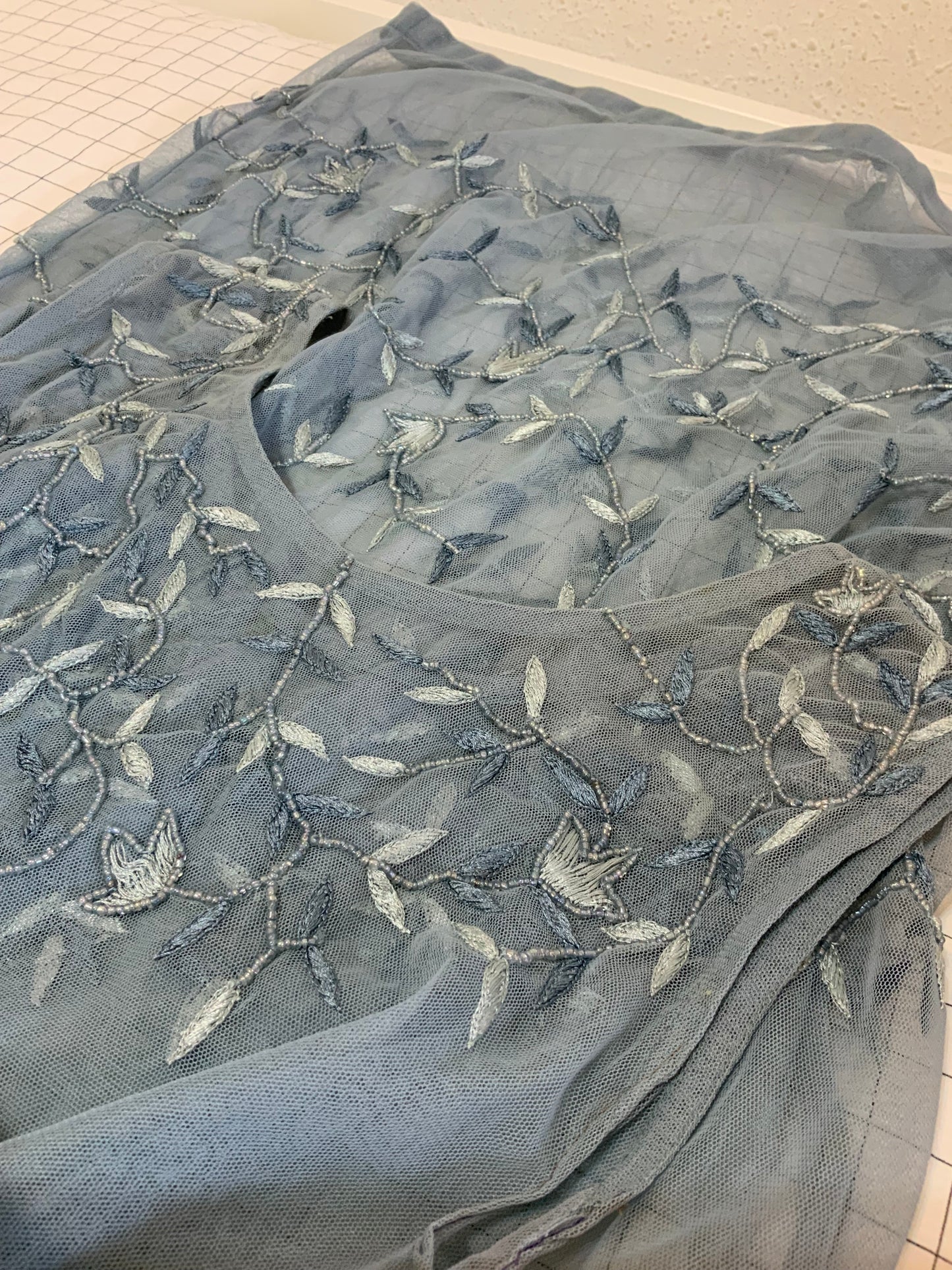 Robe brodée grise transparente - M