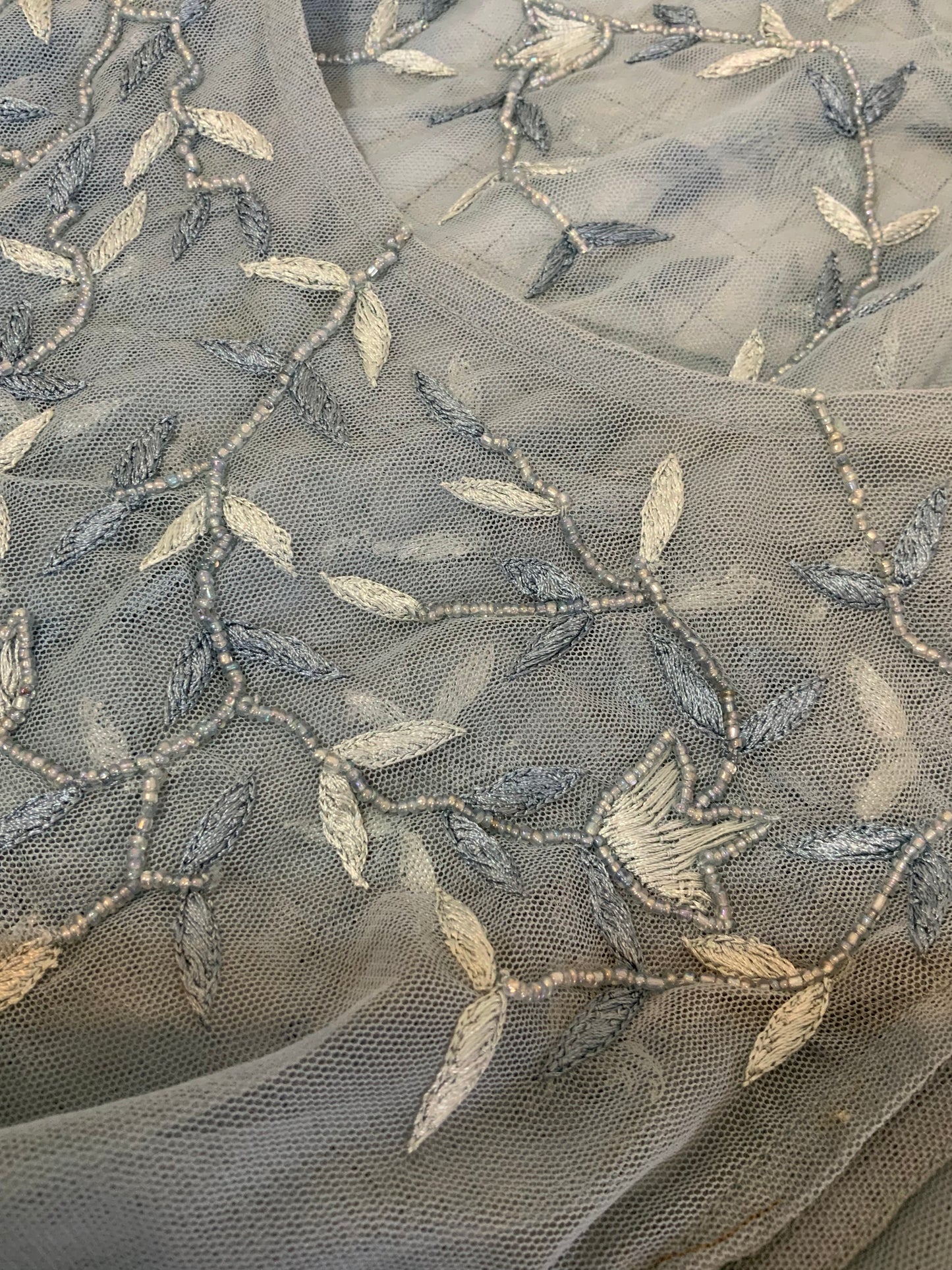 Robe brodée grise transparente - M