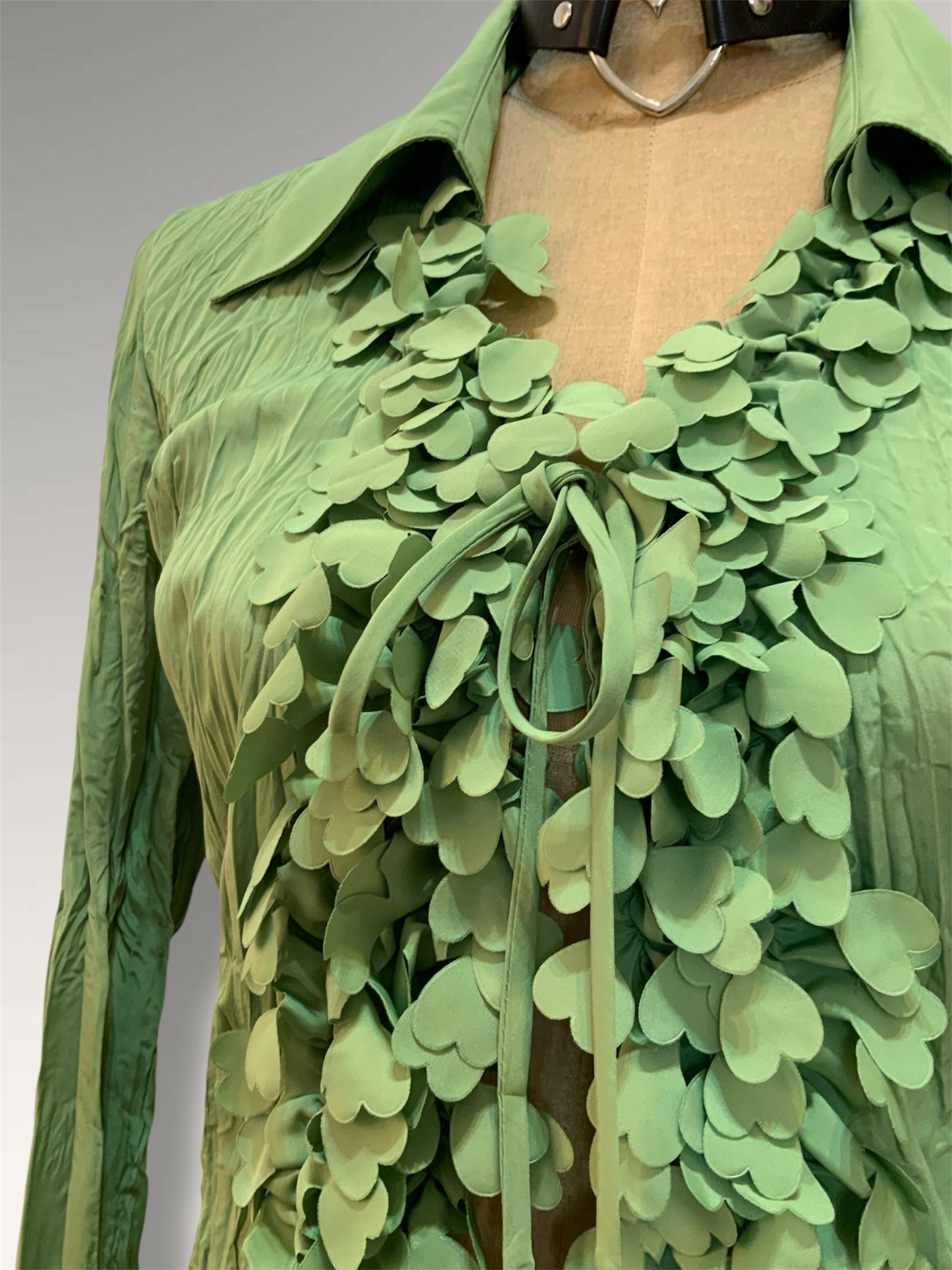 Jabot shirt in light green - M