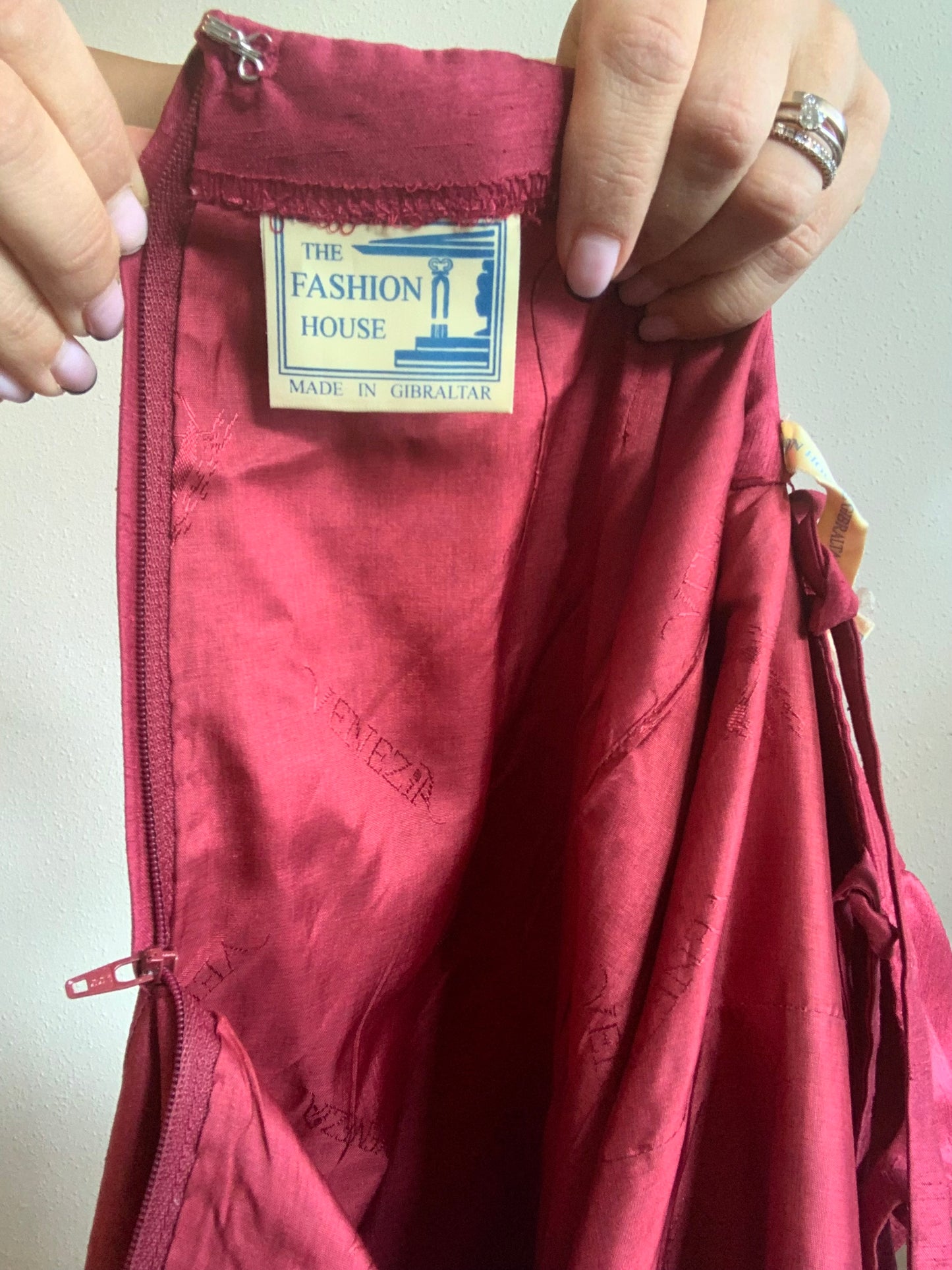 Robe longue dos nu en soie sauvage rouge - L