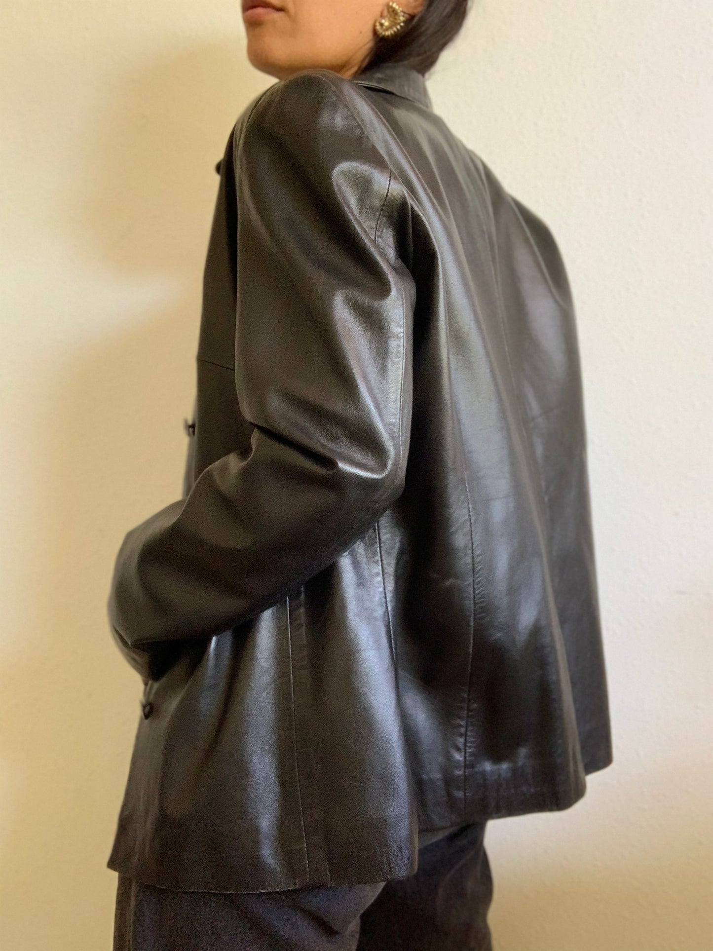 Blazer boutonné en cuir noir - L
