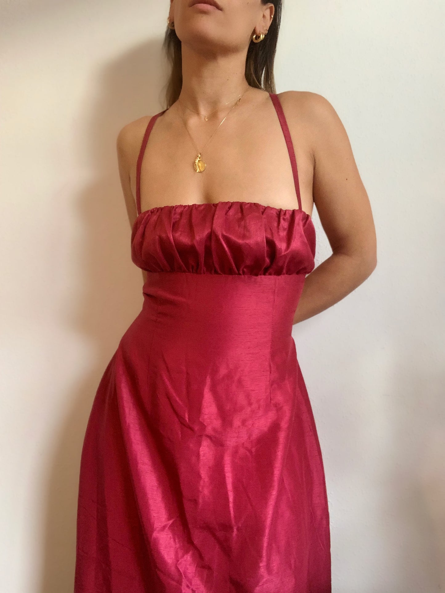Robe longue dos nu en soie sauvage rouge - L