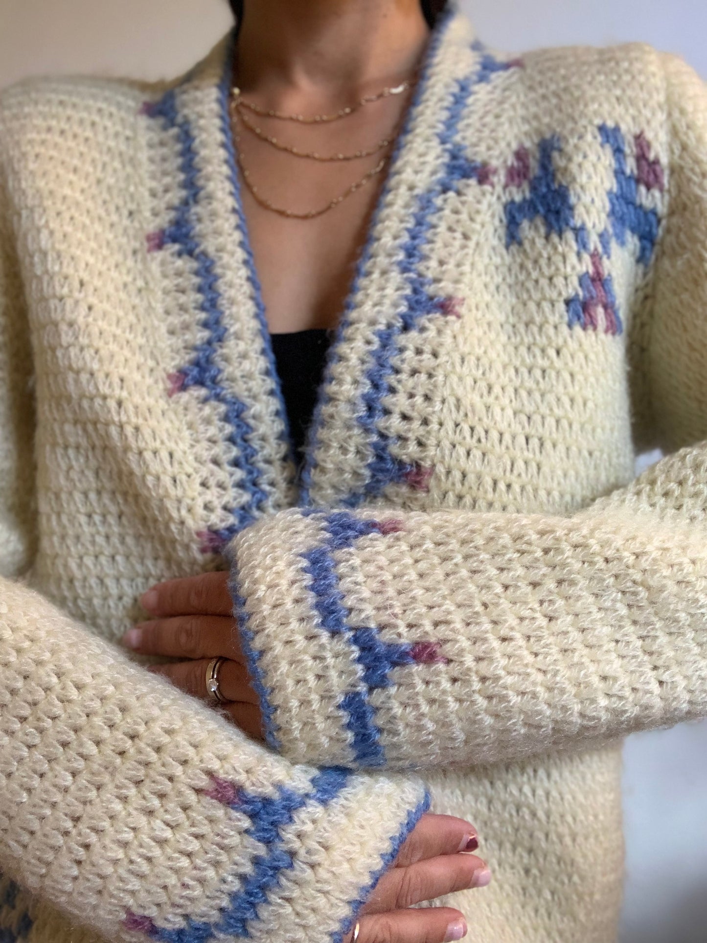Cardigan ouvert fait main, crème et bleu - M