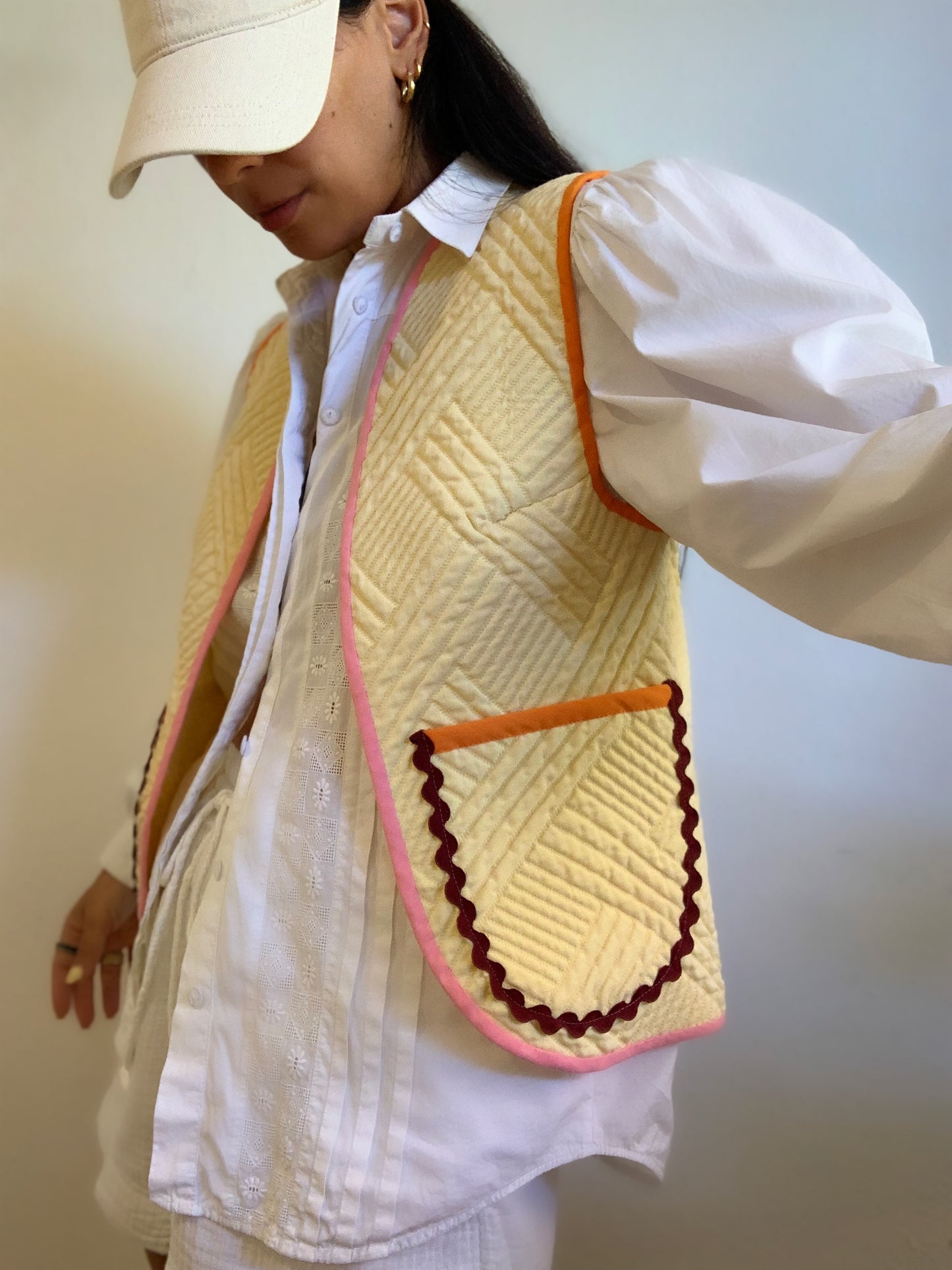 Chaleco Victoria retrabajado - amarillo, rosa y naranja