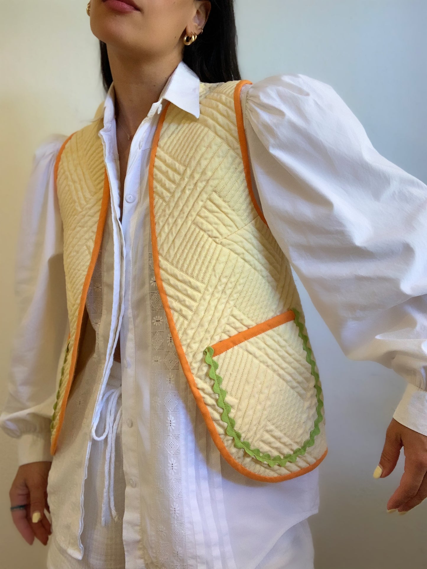 Chaleco Victoria retrabajado - amarillo, naranja y verde manzana
