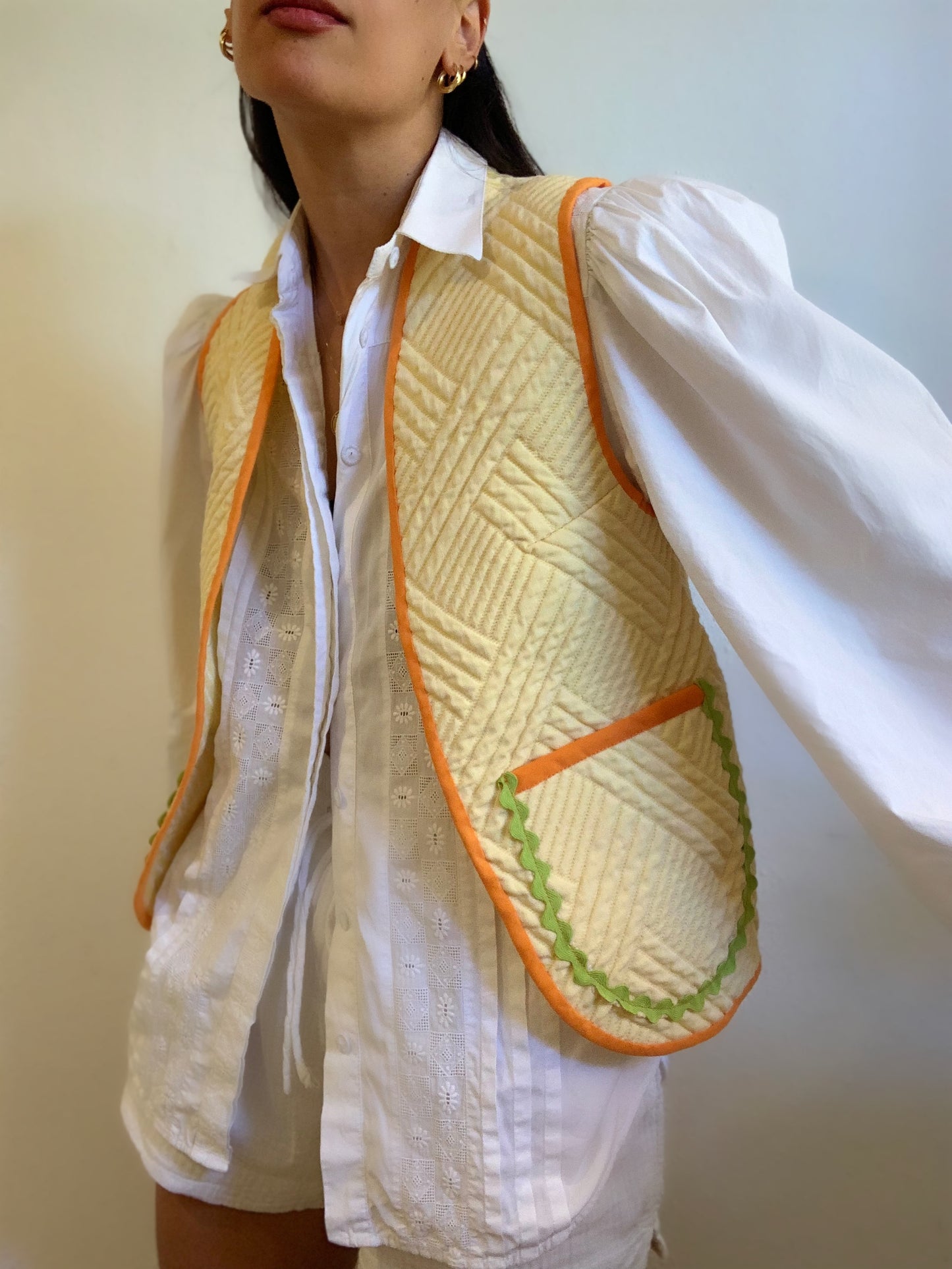 Chaleco Victoria retrabajado - amarillo, naranja y verde manzana