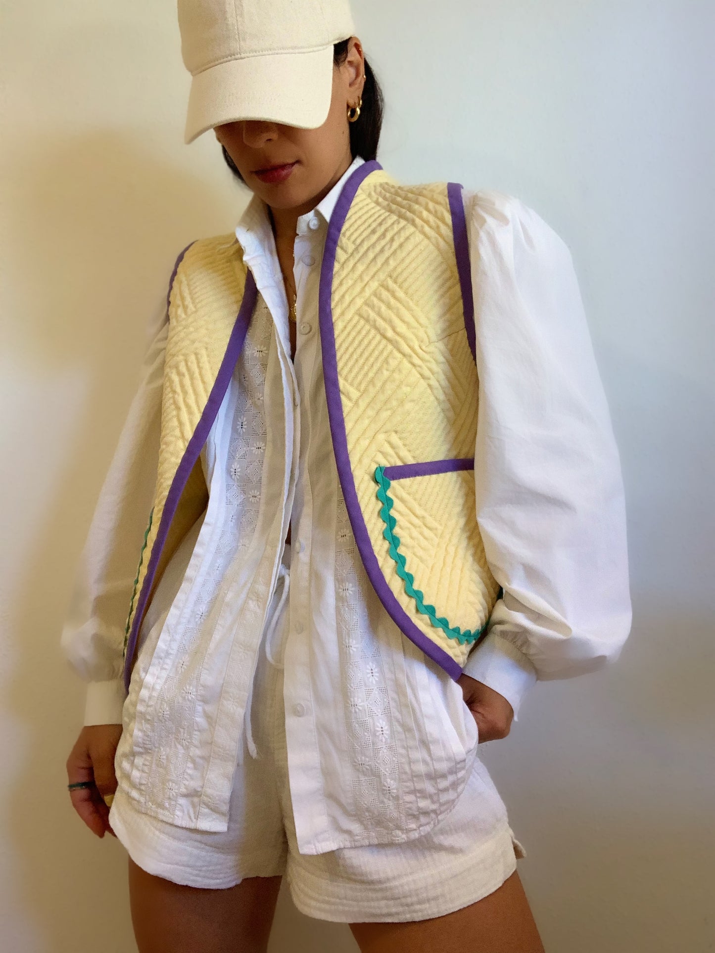 Chaleco Victoria retrabajado - amarillo y morado