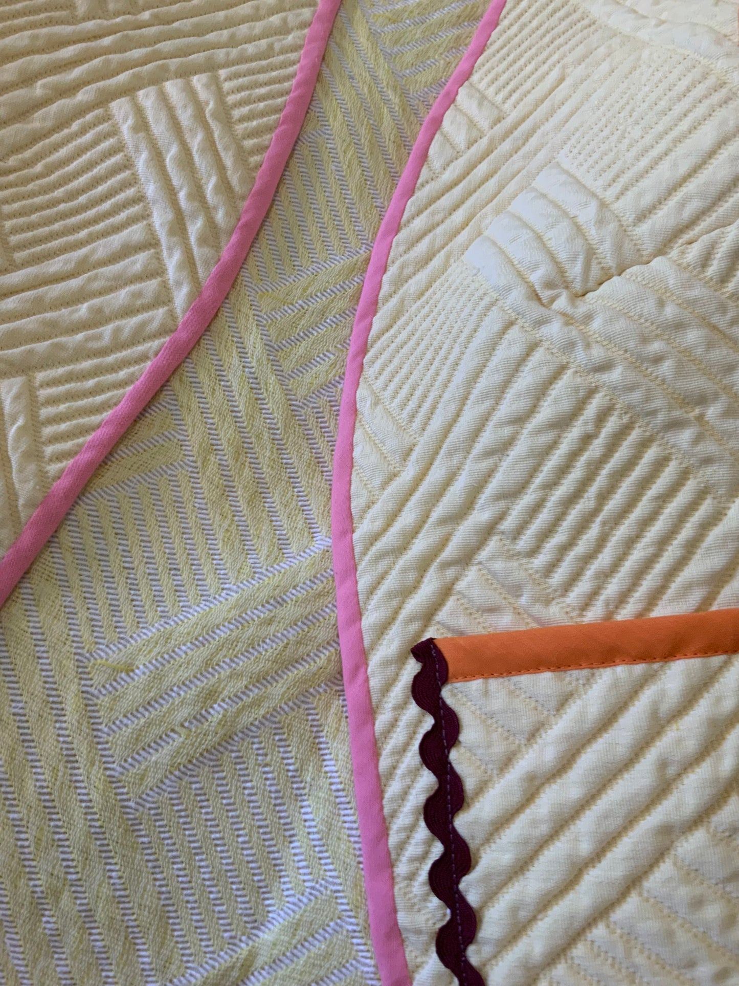 Chaleco Victoria retrabajado - amarillo, rosa y naranja