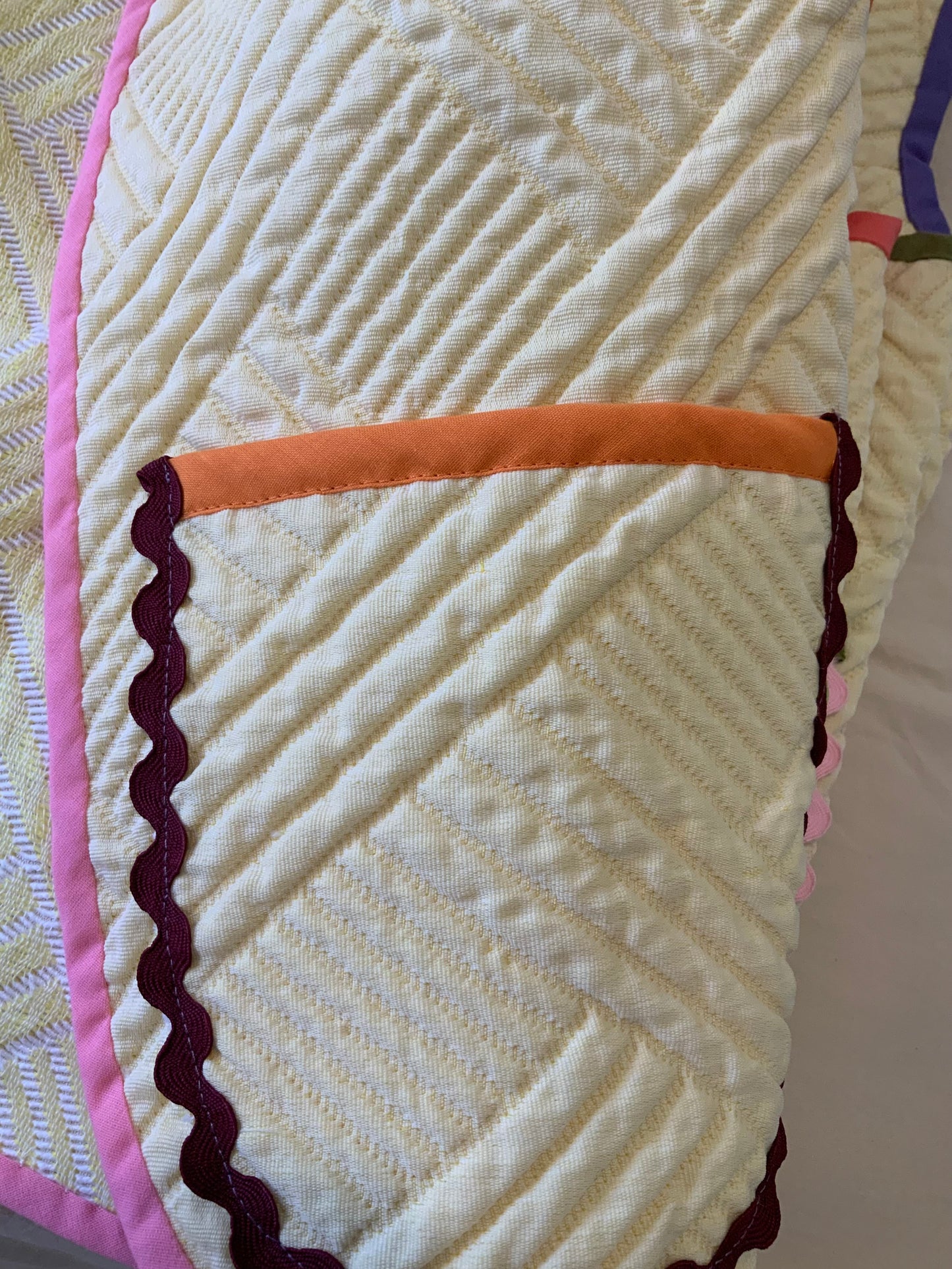 Chaleco Victoria retrabajado - amarillo, rosa y naranja